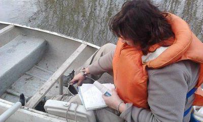 Preocupaci�n: el r�o Luj�n se cubri� de una sustancia blanca