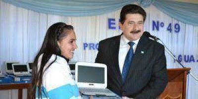 Clorinda: Celauro y Zorrilla entregaron netbooks