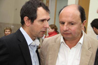 SILVA DEFENDI� AL EMPLEADO ACUSADO DE AUMENTARSE EL SUELDO Y ASEGUR� QUE EN POCOS D�AS SE SABR� LA VERDAD