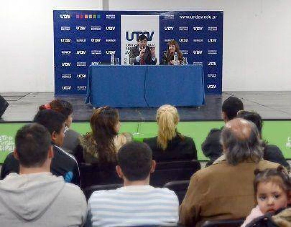 UNDAV - Calzoni: �La educaci�n superior es un derecho para todos�