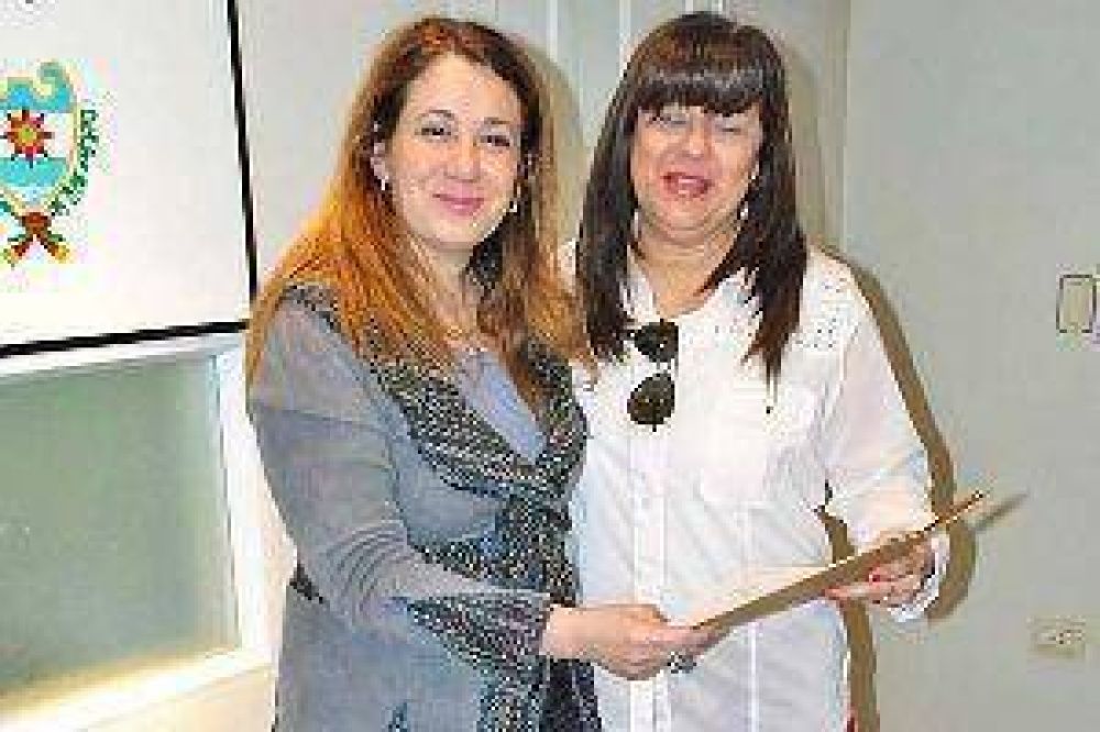 Educaci�n hizo entrega de aportes y subsidios a escuelas