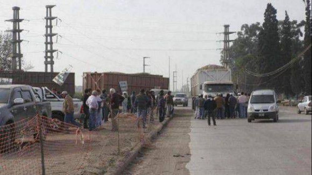 En medio de un clima tenso, Alperovich se reunir� hoy con industriales y ca�eros
