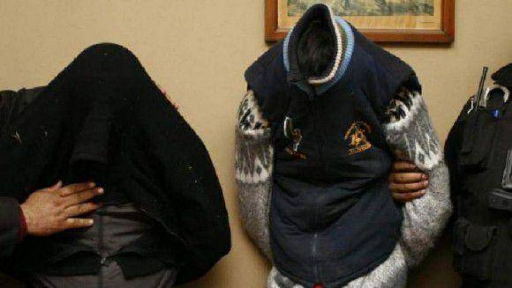 Detienen a miembros de una banda por asalto a un taxista