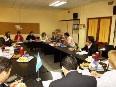 Gobierno y docentes retomaron la paritaria