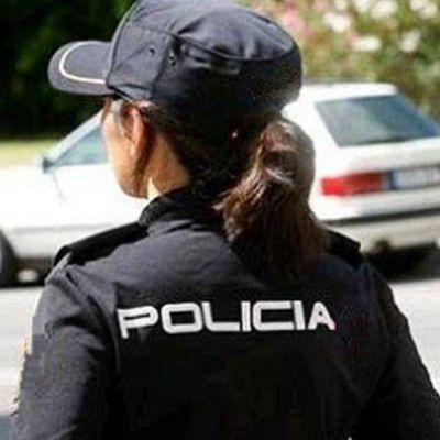 Mujer polic�a enfrent� a dos arrebatadores y recuper� lo robado