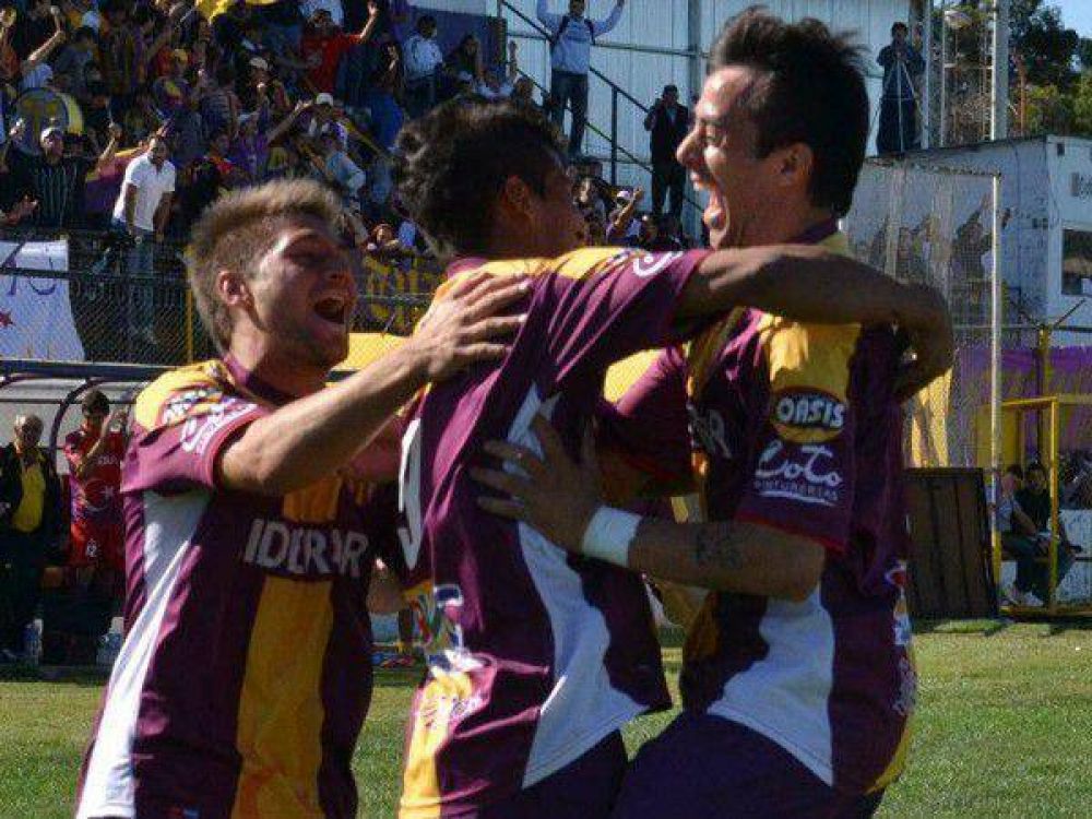Tiro aprovech� la ventaja y se meti� en la final