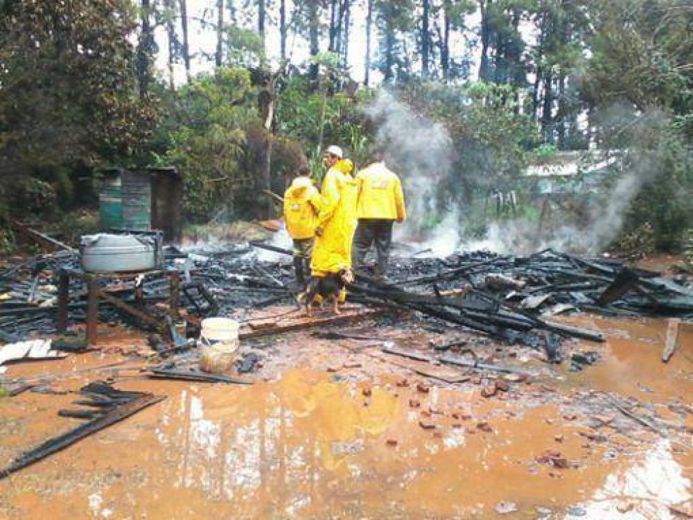 Joven t�a rescat� al sobrinito de un incendio que destruy� su casa