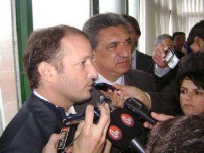 Insaurralde visit� Berisso: �Vamos a recorrer cada una de las secciones apoyando a los intendentes�