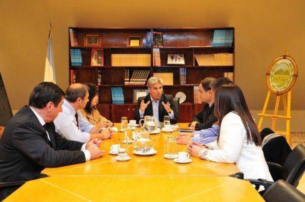 Peralta sobre la foto del gobernador con candidatos a diputados nacionales de la lista A: �Le hace mal a la democracia�