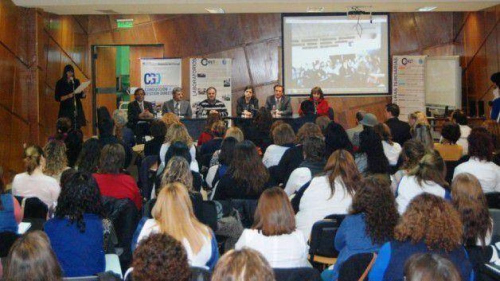 El Ministerio de Educaci�n puso en marcha el Post�tulo en Conducci�n y Gesti�n Directiva para docentes