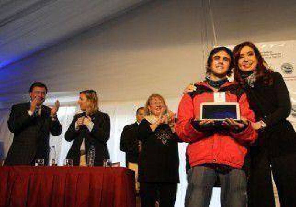 Cristina visit� el centro at�mico de Bariloche