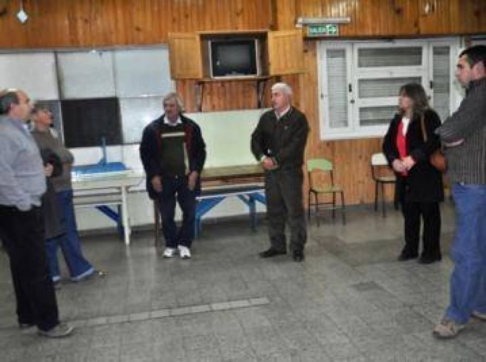 Contin�a el plan de mejoramiento de escuelas