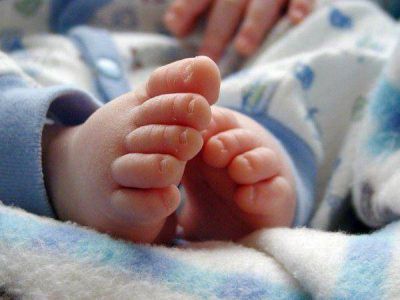 Abandonaron a un beb� reci�n nacido en la puerta de una peluquer�a