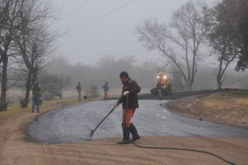 Etapa final de la obra de pavimento en B� Somisa: recorrida del Intendente y funcionarios en la costanera