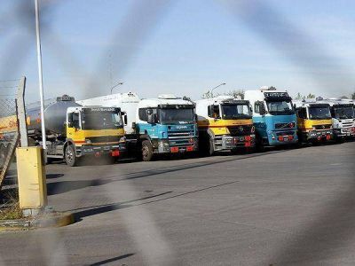 Paro de camioneros podr�a afectar el lunes la provisi�n de combustibles