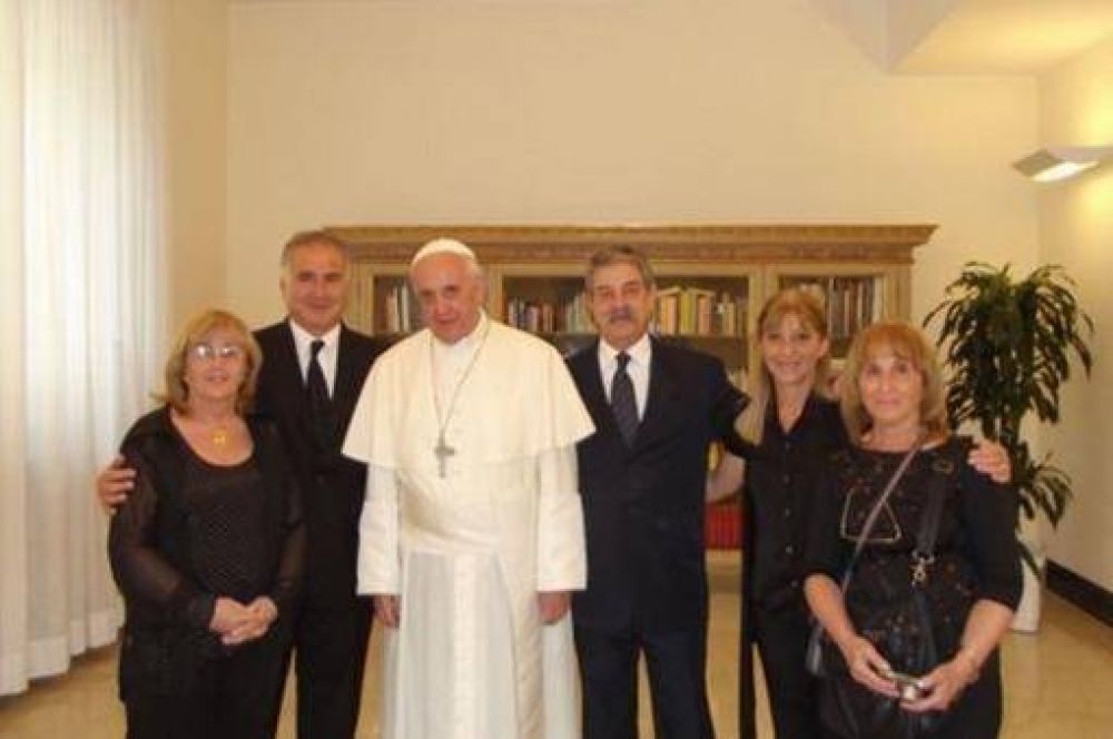 El papa Francisco recibi� a familiares de las v�ctimas del atentado a la AMIA