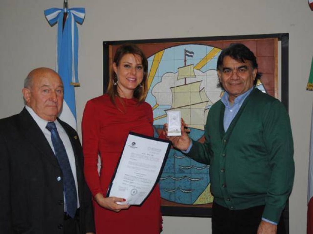 Guti�rrez, junto a la diputada Renata Bueno