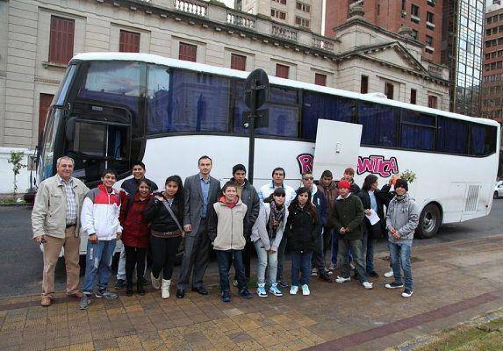 J�venes Platenses participaran en campamento regional