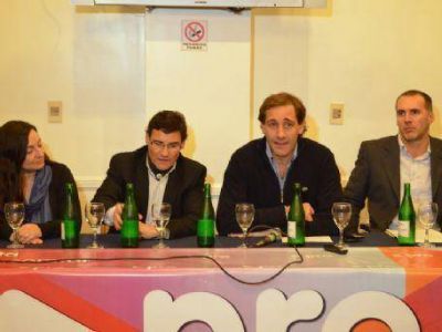 Julio Garro present� los candidatos a concejales del Pro