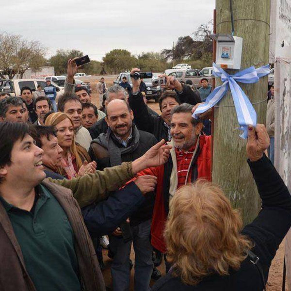 Beder inaugur� 70 kil�metros de electrificaci�n rural en San Martin