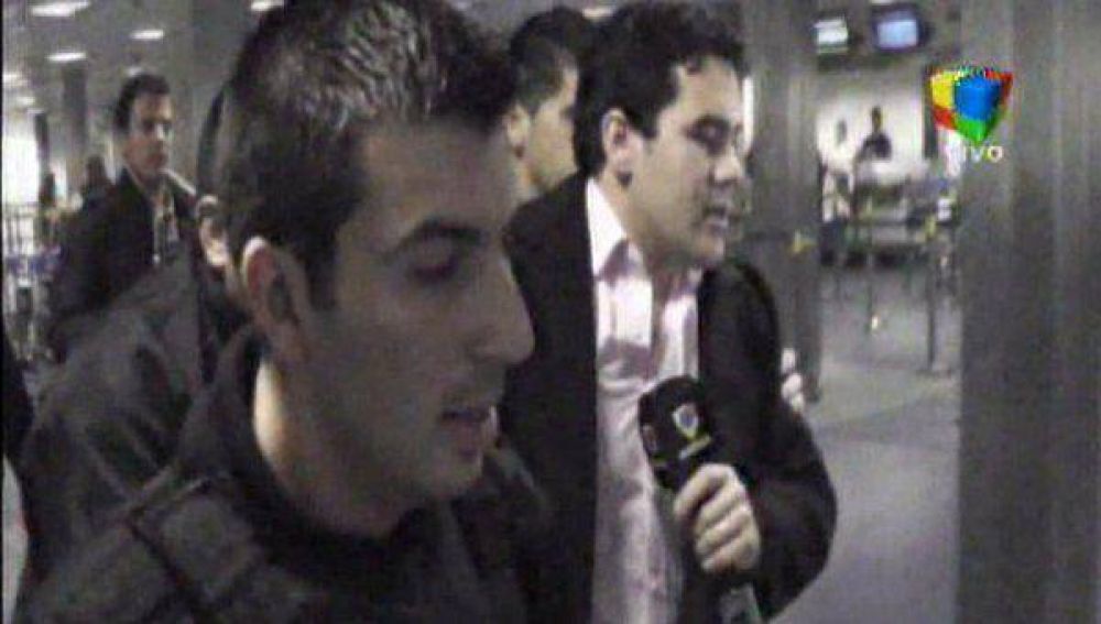 Esc�ndalo en Ezeiza por la llegada de la novia de Maradona