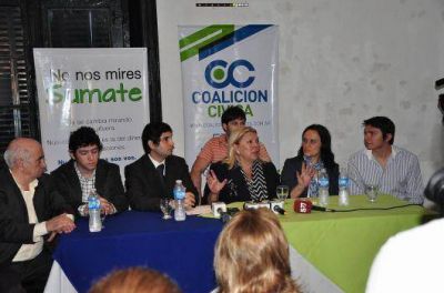 Carri� present� a sus precandidatos locales