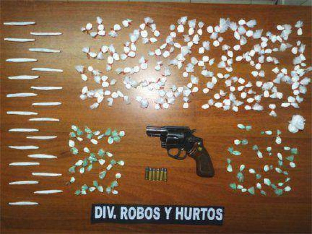Secuestran 200 bochas de coca�na de m�xima pureza tras allanamiento en Paran�
