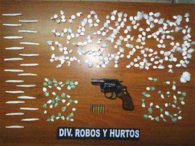 Secuestran 200 bochas de coca�na de m�xima pureza tras allanamiento en Paran�