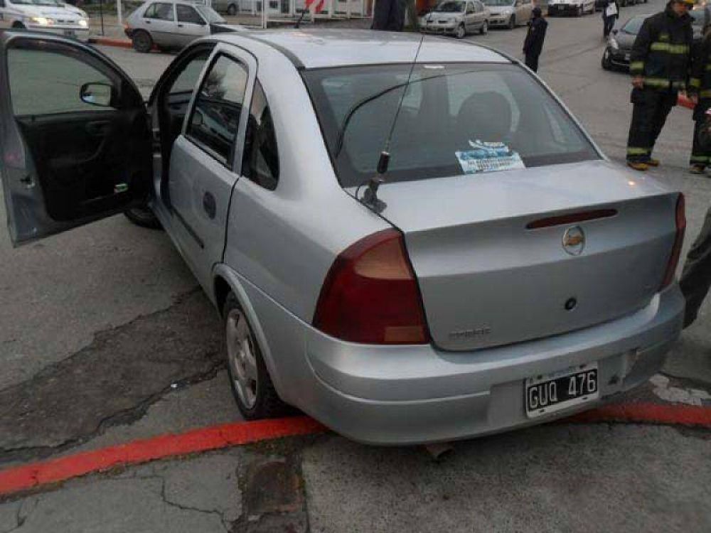 Remisero fue hospitalizado tras recibir un violento impacto en accidente vehicular