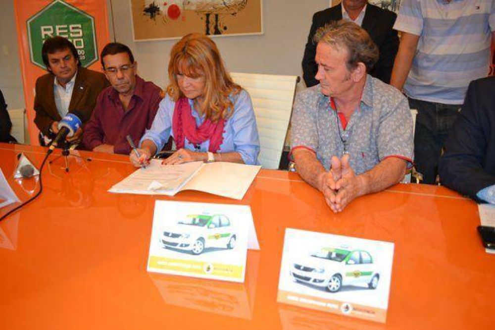 En 2015 todos los taxis deber�n ser grises y los remises blancos