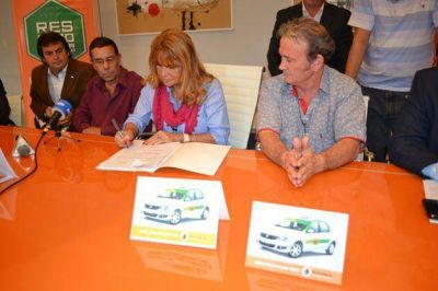 En 2015 todos los taxis deber�n ser grises y los remises blancos