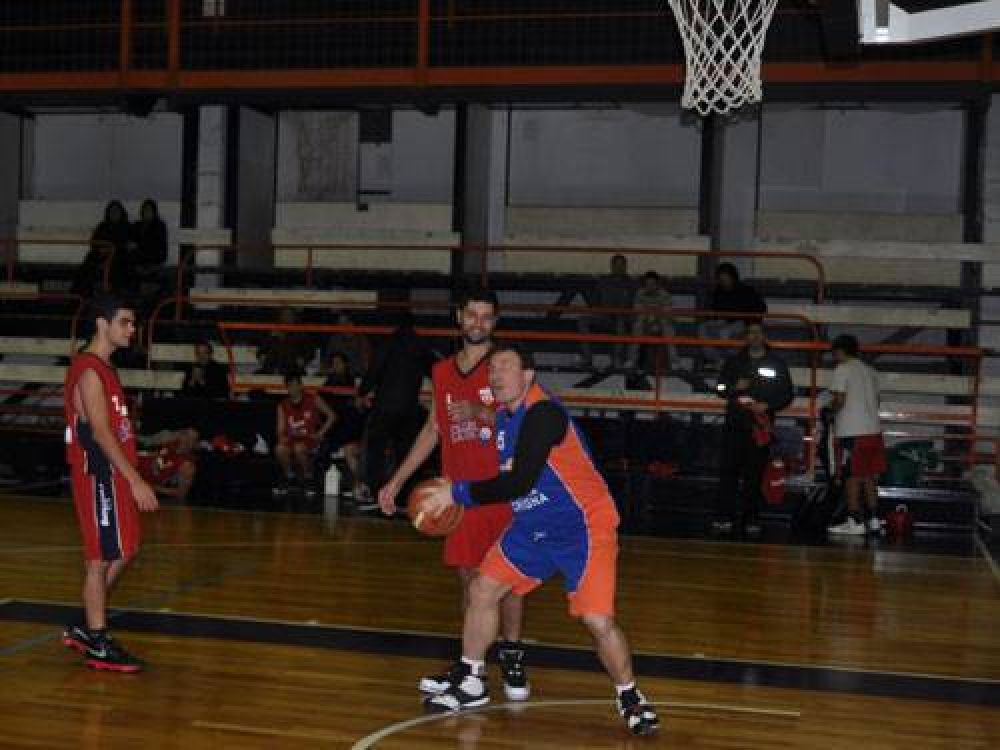 Primera local: Regatas y La Emilia cumplieron con lo suyo