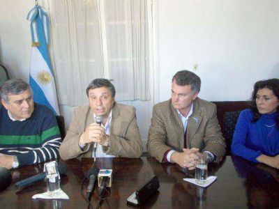 Ledesma don� tierras para escuela