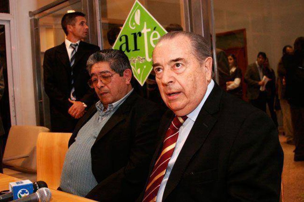 Columnas: el gobernador Jorge le peg� a la CPE porque "quiere hacer pol�tica"