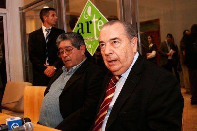 Columnas: el gobernador Jorge le peg� a la CPE porque "quiere hacer pol�tica"