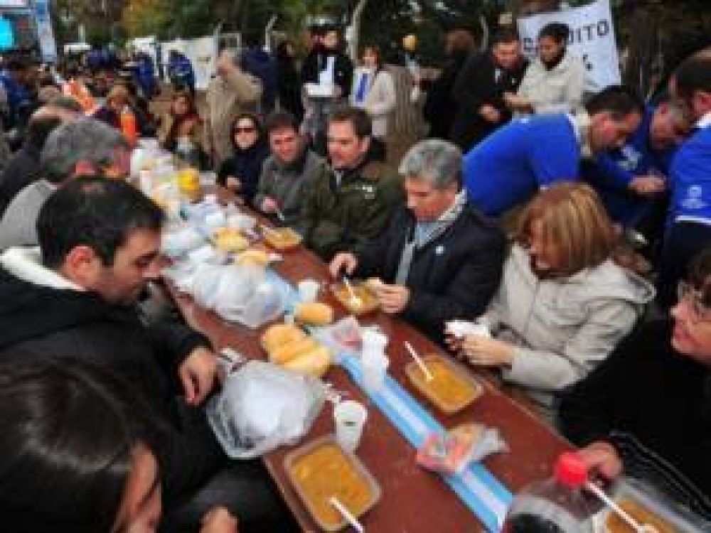 El barrio 9 de julio festej� el d�a de la Independencia por adelantado