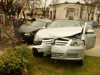 Violento choque en Bol�var y San Lorenzo 