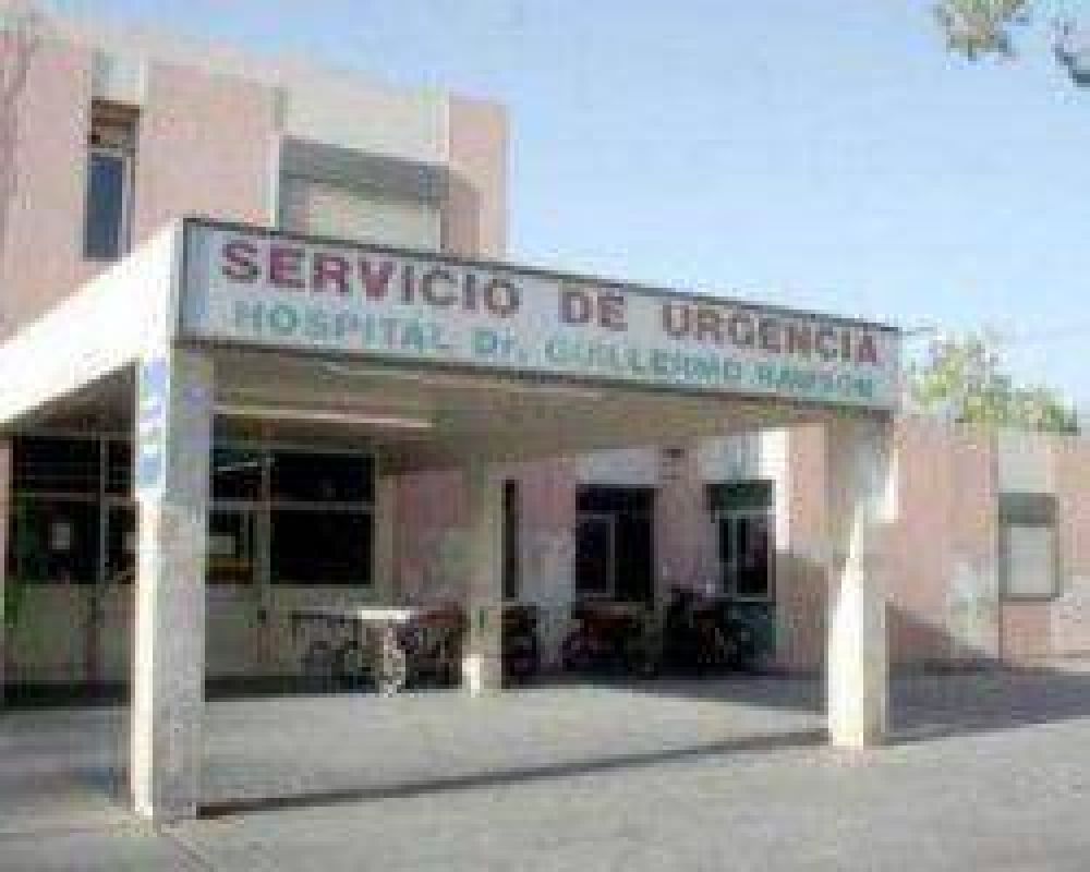 Iban en moto y terminaron chocando con un poste de energ�a