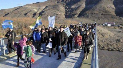 Buzzi inaugur� puente sobre el R�o Chubut en Paso del Sapo