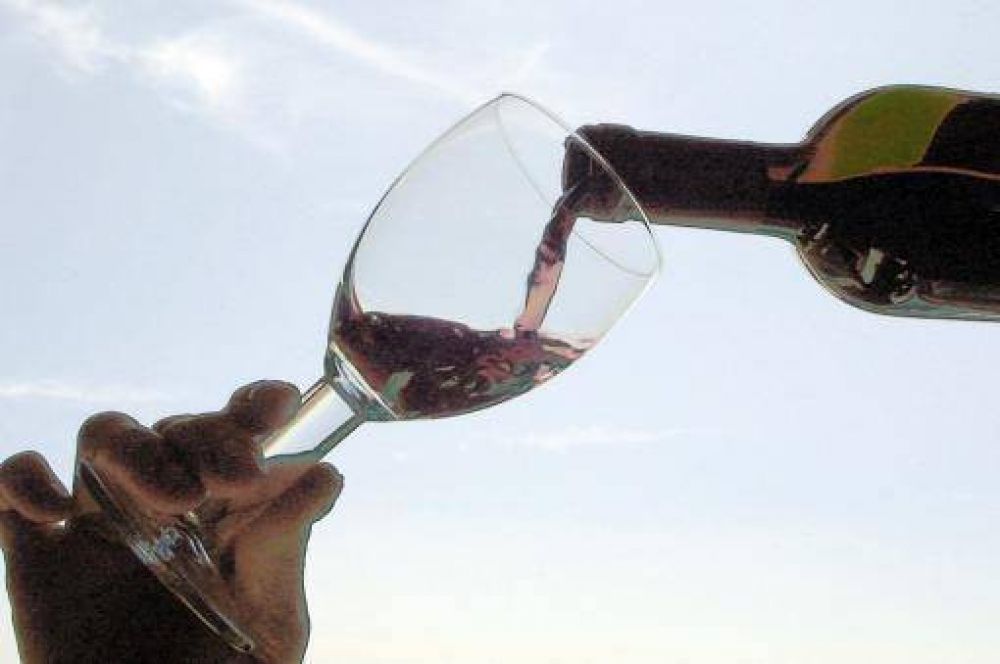 Berisso ya vende su propio vino y en Cuyo ponen el grito en el cielo  