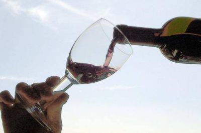 Berisso ya vende su propio vino y en Cuyo ponen el grito en el cielo  