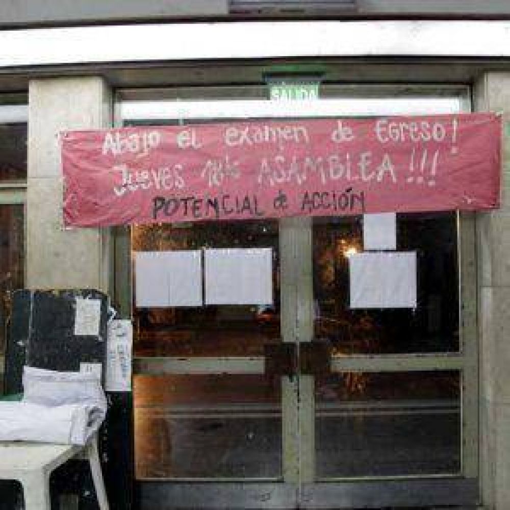 Recrudece el conflicto institucional en la facultad de medicina