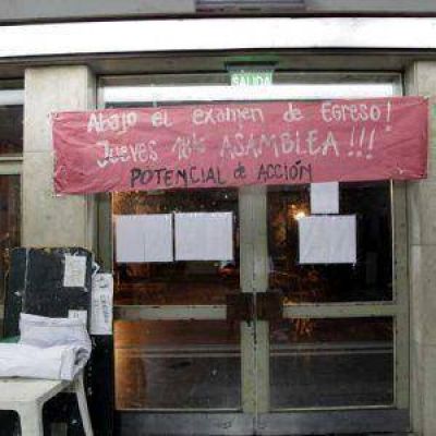 Recrudece el conflicto institucional en la facultad de medicina