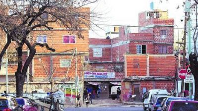 En la calle Fraga, el asentamiento de Chacarita ya es una villa: tiene edificios de 5 pisos