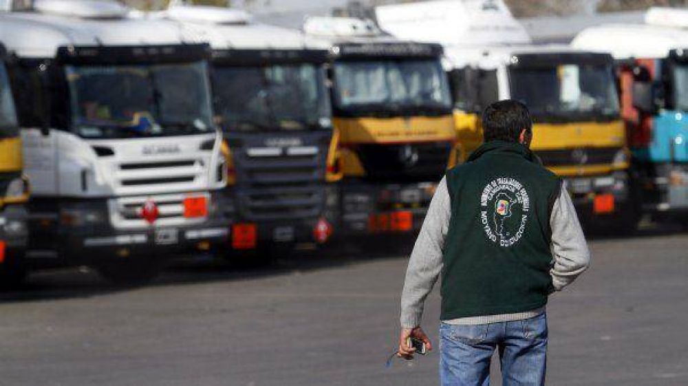 Comenz� el paro de camioneros y complica varios servicios