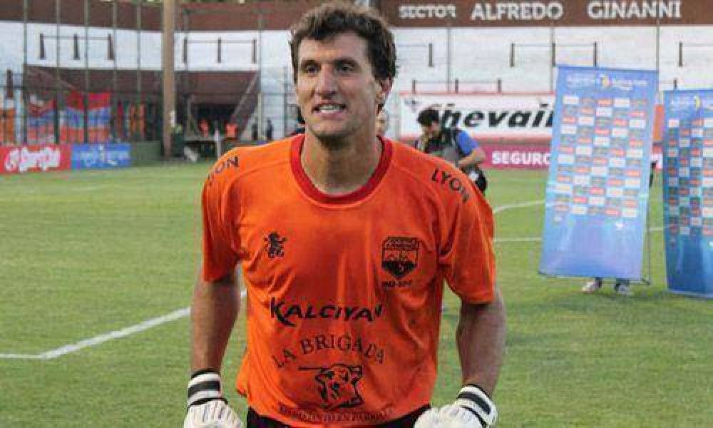 F�nix refuerza los tres palos