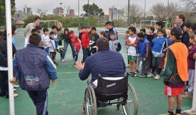 Candidatos del PRO con chicos del sur de la Ciudad