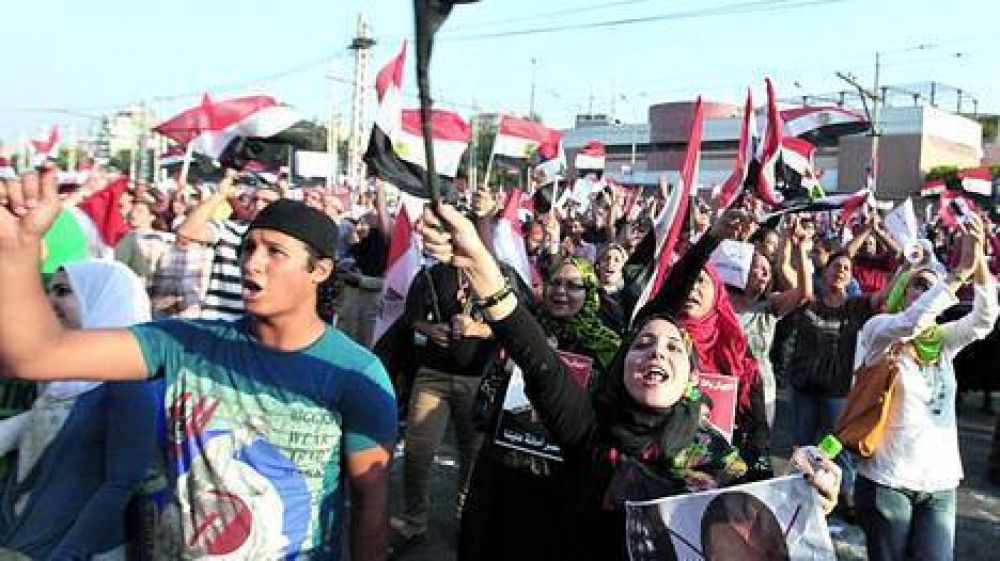 En medio de la tensi�n, buscan formar gobierno de transici�n en Egipto
