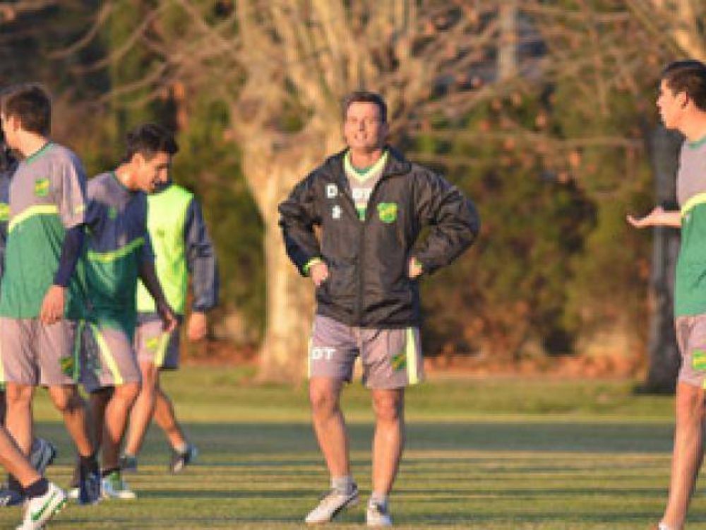 El Halc�n empat� en su debut