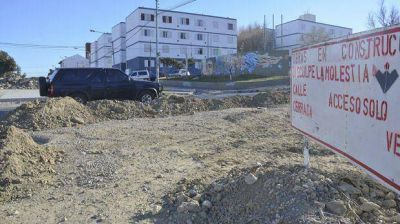 Vecinos exigen que se termine la obra de San Mart�n y Alsina